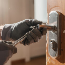 découvrez les erreurs fréquentes à éviter lors d'un diagnostic de sécurité serrure pour protéger efficacement votre domicile et prévenir les risques d'effraction.