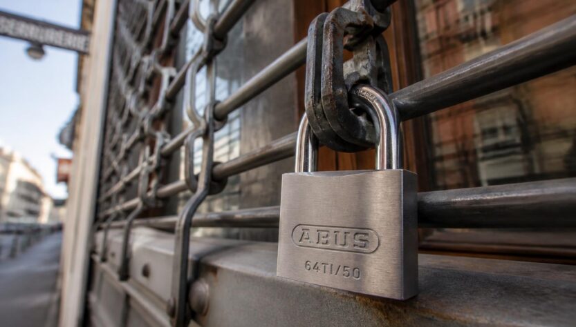 explorez les avantages des cadenas spécialement conçus pour grilles de sécurité en extérieur, garantissant protection et durabilité face aux intempéries et aux tentatives d'effraction.