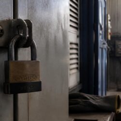 découvrez les meilleures pratiques pour choisir et installer un cadenas sécurisé pour votre local technique, afin de protéger efficacement vos équipements et garantir la sécurité.