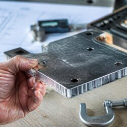découvrez les critères essentiels pour choisir une contre-plaque anti-perçage efficace et protéger au mieux vos portes contre les effractions.